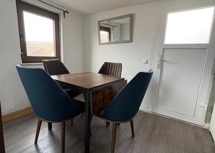 Cozy House In Botnang Park Free At Street 別荘