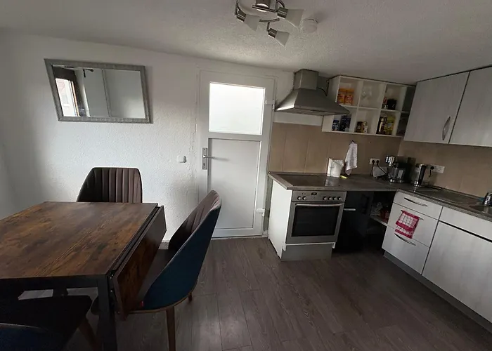 Cozy House In Botnang Park Free At Street 別荘