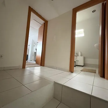 Cozy House In Botnang Park Free At Street Сasa de vacaciones *